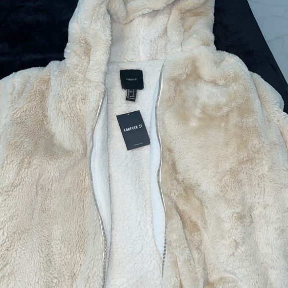 Forever 21 brand new fluffy jacket